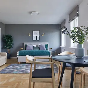 https://metro-politechnika-studio.warsawhotelspoland.com