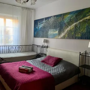 https://beautiful-and-charming-apartment-in-the-heart-of-the-old-town.warsawhotelspoland.com