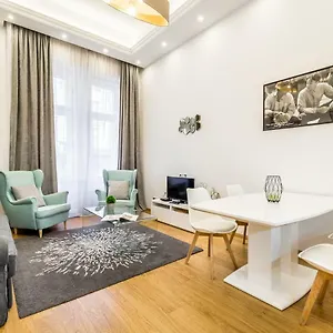Hello Downtown - Movie Apartamento Budapest